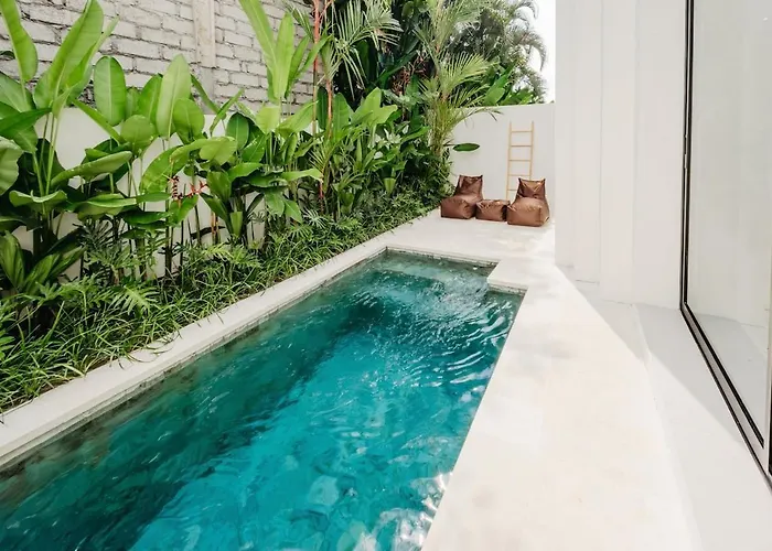 Vakantiehuis Stylish Tropical Escape With Pool & Garden *