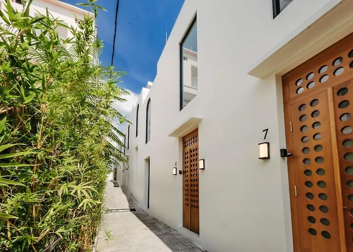 Stylish Tropical Escape With Pool & Garden Vakantiehuis *