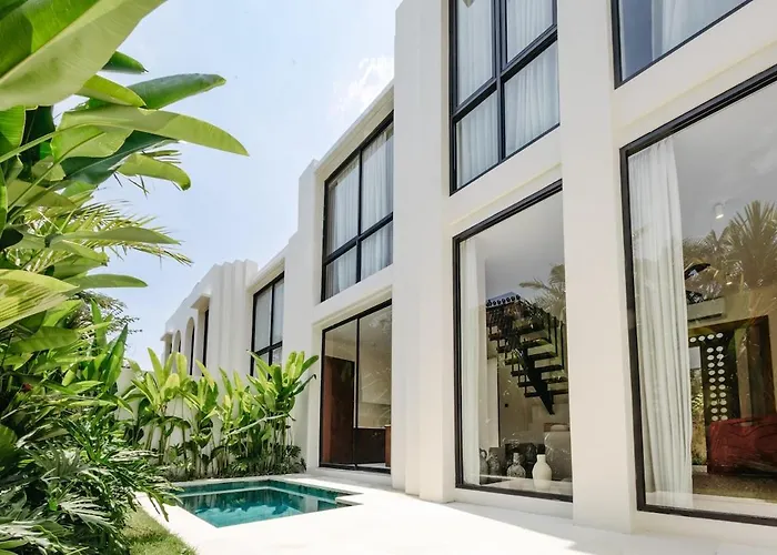 Stylish Tropical Escape With Pool & Garden