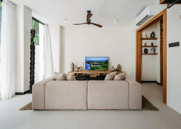 Stylish Tropical Escape With Pool & Garden Hébergement de vacances