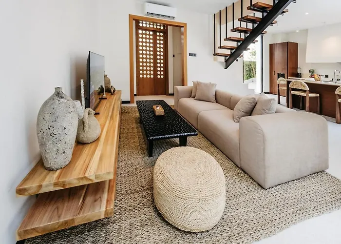 Vakantiehuis Stylish Tropical Escape With Pool & Garden *