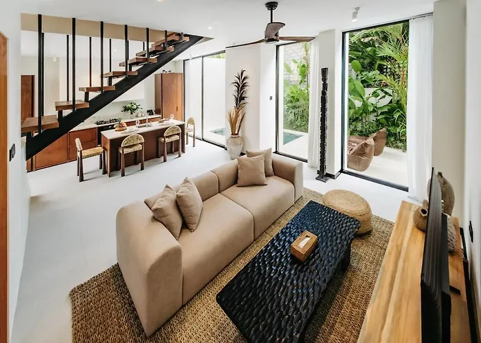 Stylish Tropical Escape With Pool & Garden *