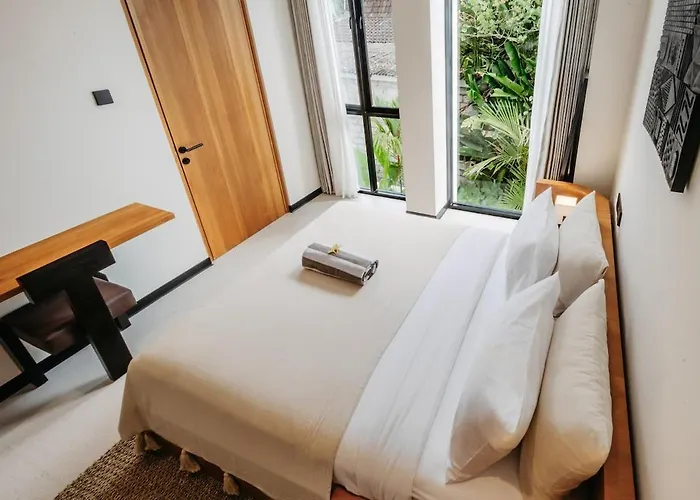 Vakantiehuis Stylish Tropical Escape With Pool & Garden *
